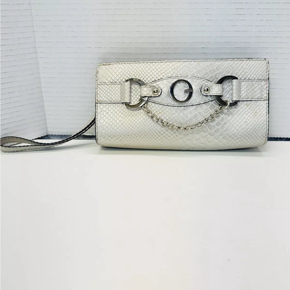 Guess Women's Wristlet Purse Handbag Clutch Silver Snakeskin Look As-Is - Picture 2 of 5